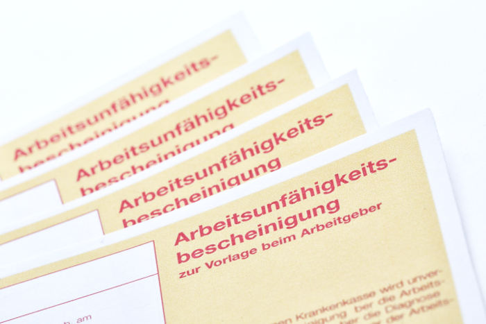 Eine AU-Bescheinigung (Krankenschein) bei Arbeitsunfähigkeit wird vom Arzt ausgestellt